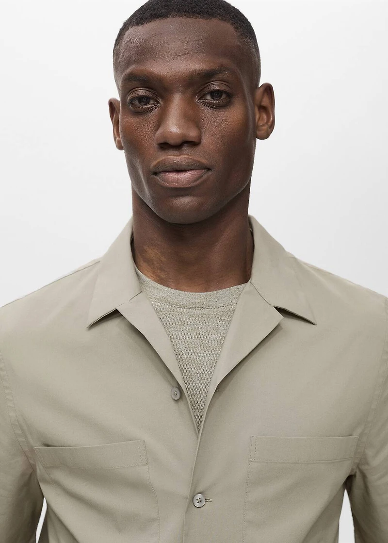 Shirt with pockets and bowling collar