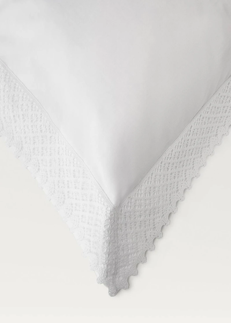 Two pillowcases with lace detail 60x60 cm