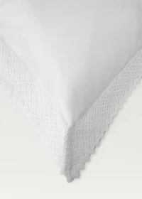 Two pillowcases with lace detail 60x60 cm