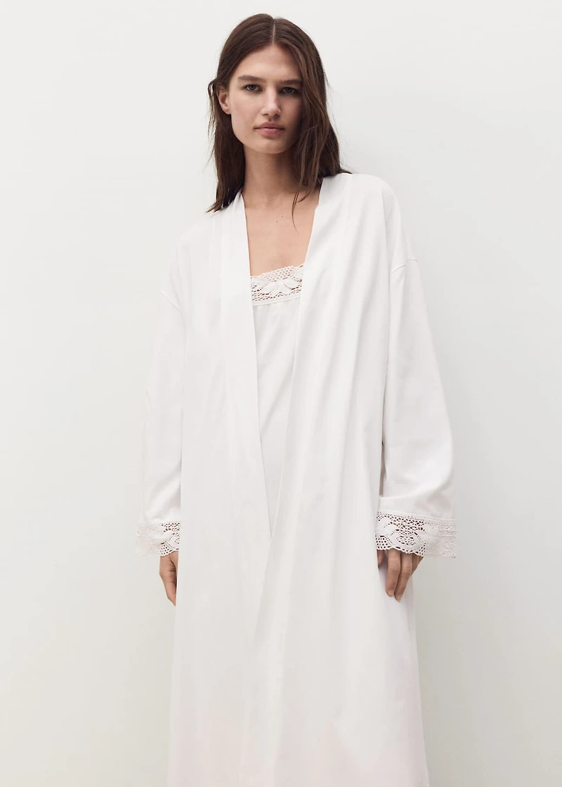 Cotton robe with lace