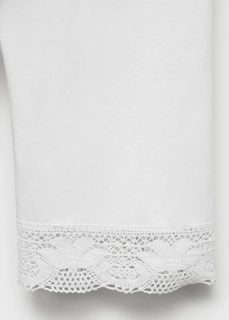 Cotton robe with lace