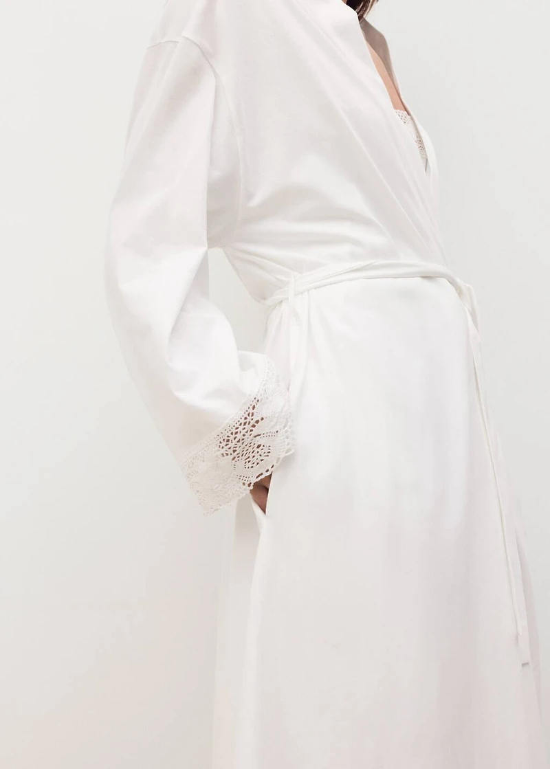 Cotton robe with lace