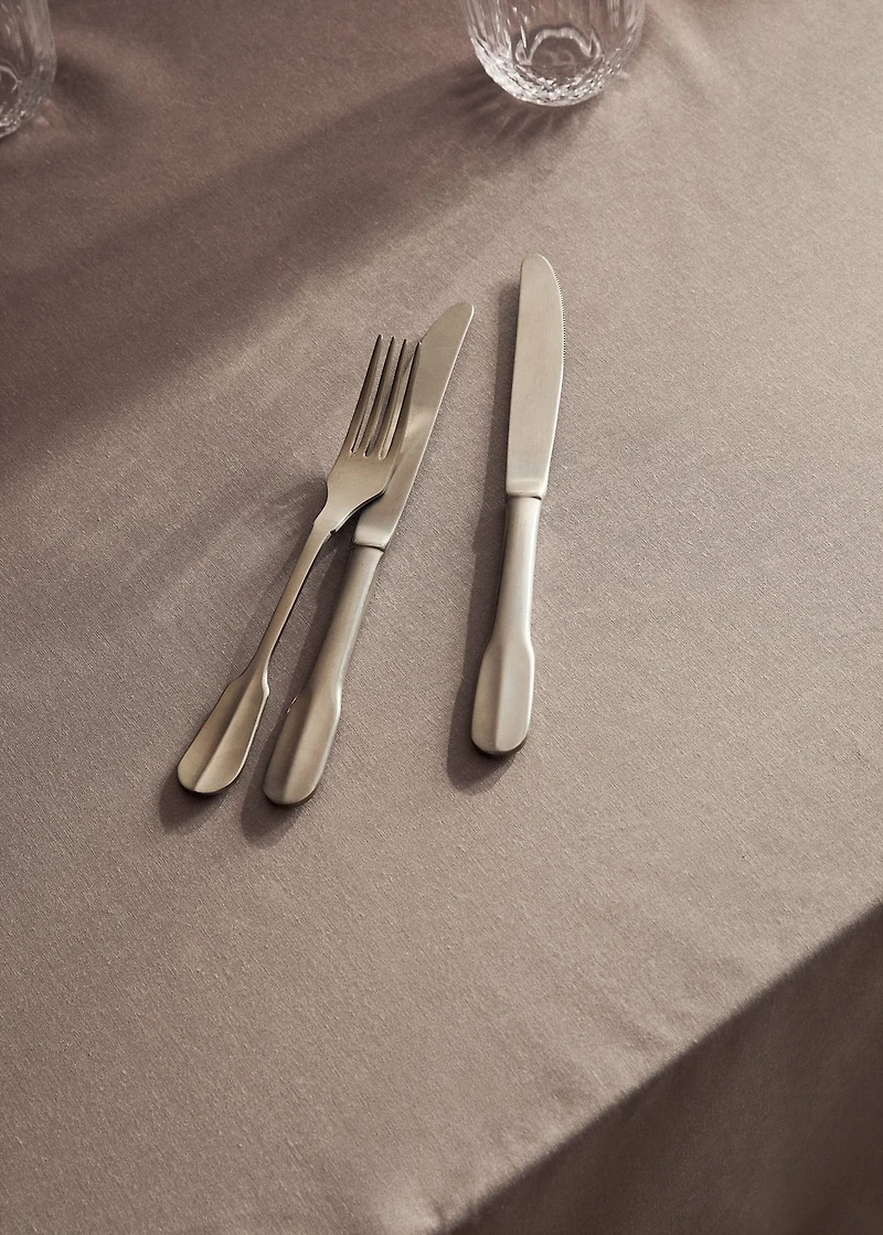 Resin-coated cotton tablecloth with overlock stitching for 6 to 8 diners