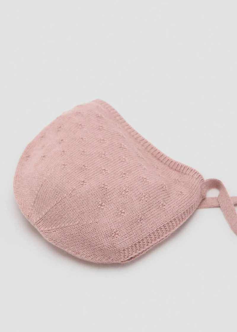 Knitted bonnet