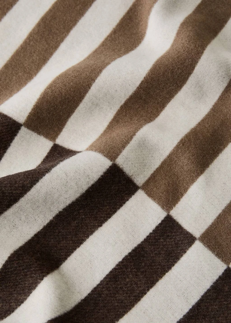 Two-tone blanket with fringes