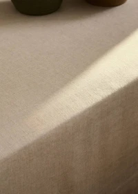 Linen tablecloth for 6 to 8 diners