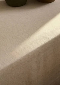 Linen tablecloth for 6 to 8 diners