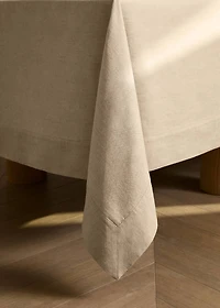 Linen tablecloth for 6 to 8 diners