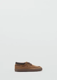 Lace-up leather shoes