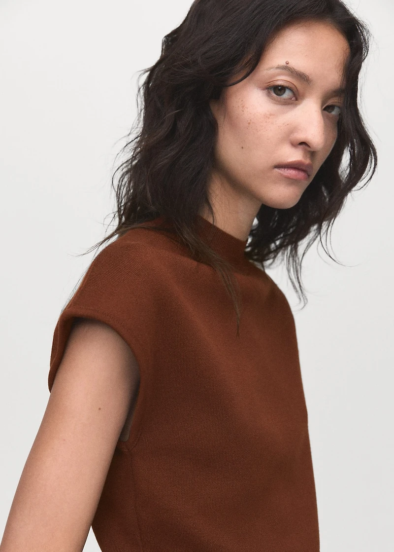 Short-sleeved fine-knit sweater