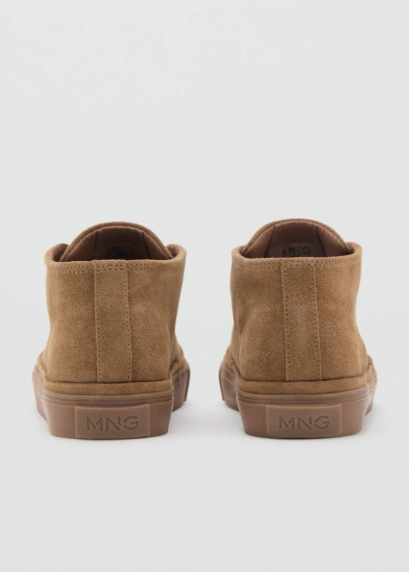 Lace-up leather shoes