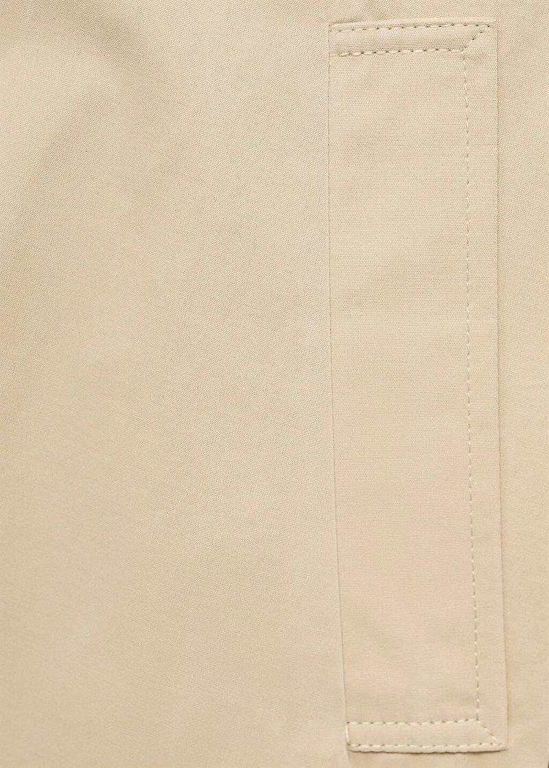 Trench coat with contrasting collar