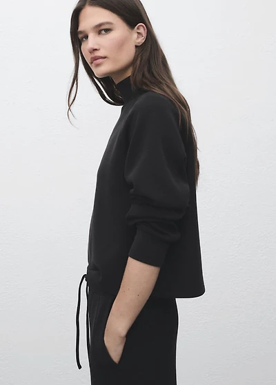 High collar sweatshirt
