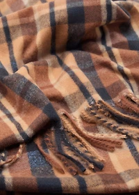 Check scarf with fringed ends