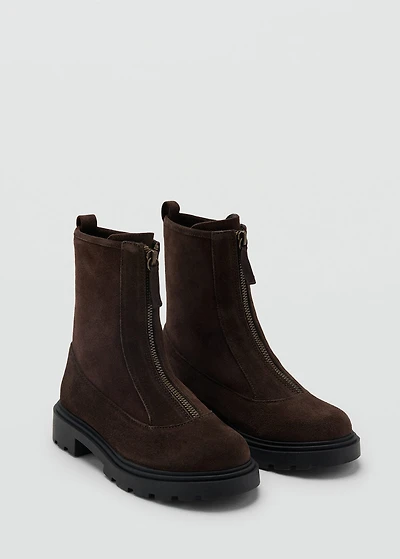 Zipped leather ankle boots
