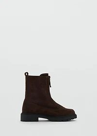 Zipped leather ankle boots
