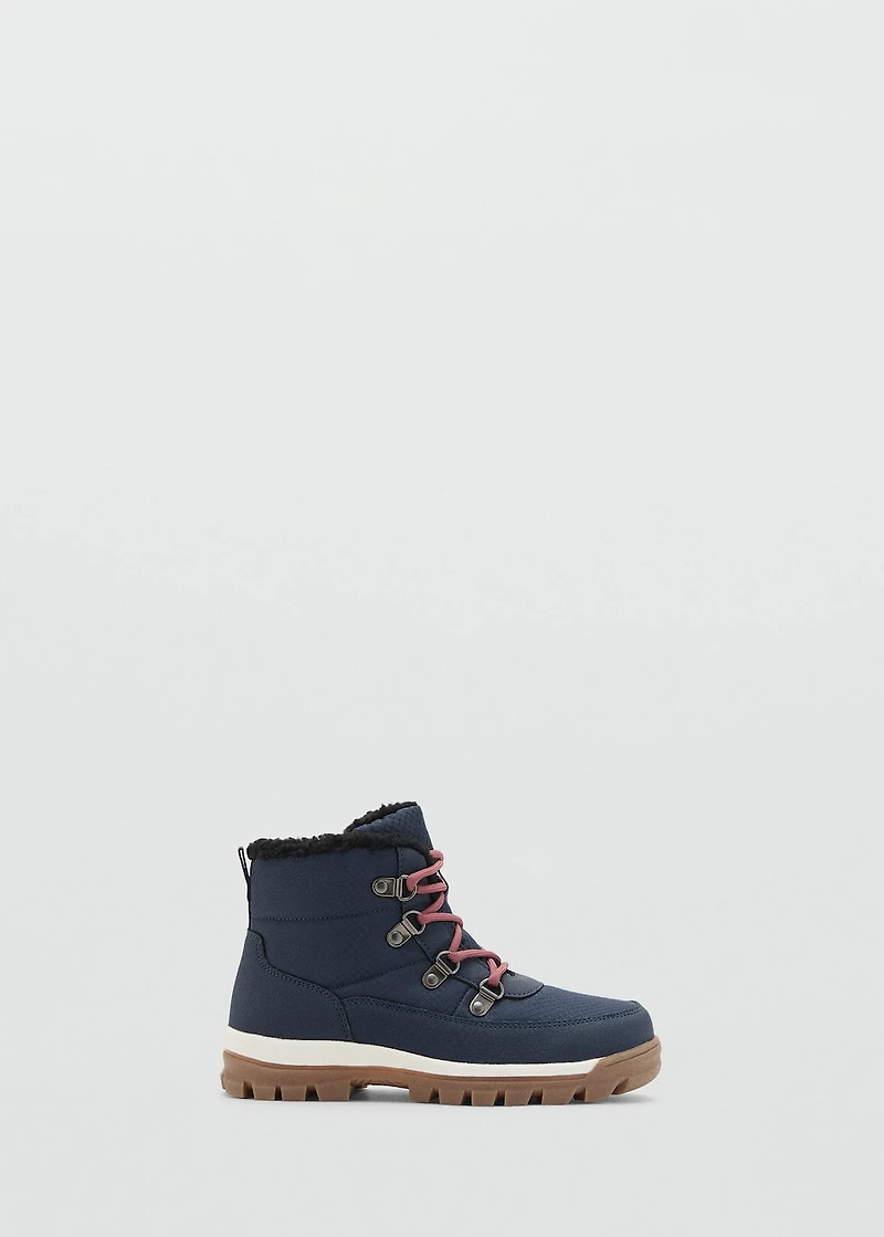 Lace-up mountain boots