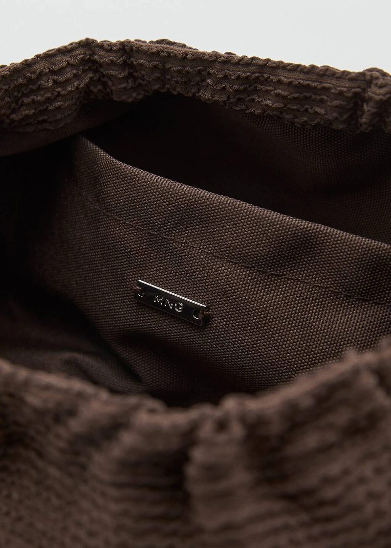 Ribbed toiletry bag
