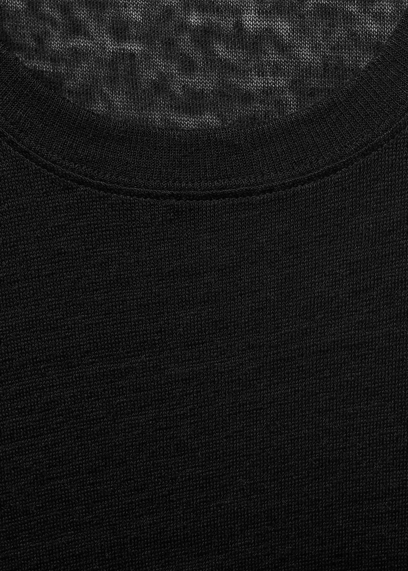 Short-sleeved linen t-shirt