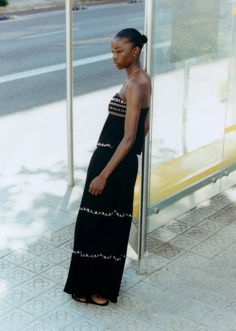 Embroidered long skirt
