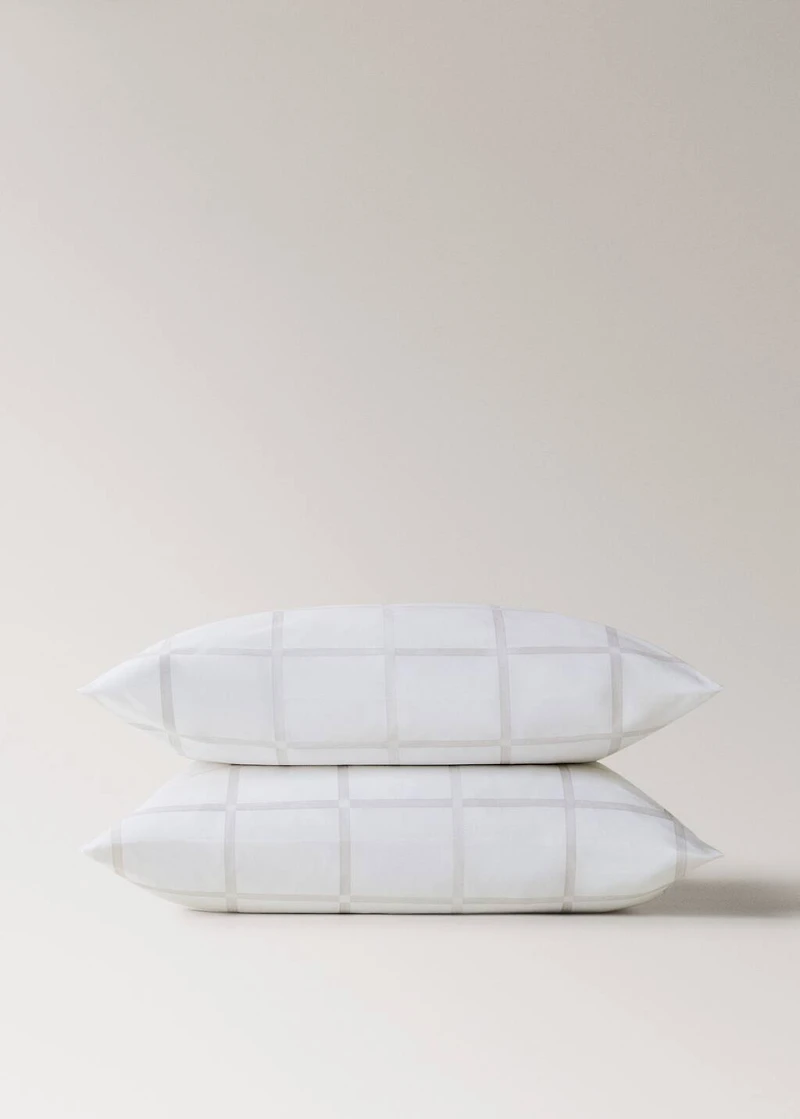 Two 60x60 cm cotton percale pillowcases with plaid print