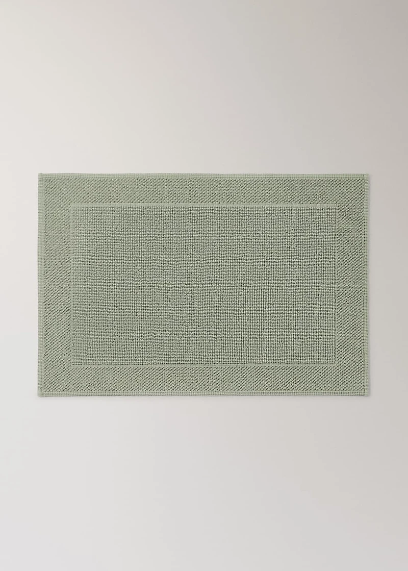 Garment-dyed cotton bath rug