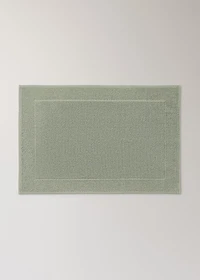 Garment-dyed cotton bath rug