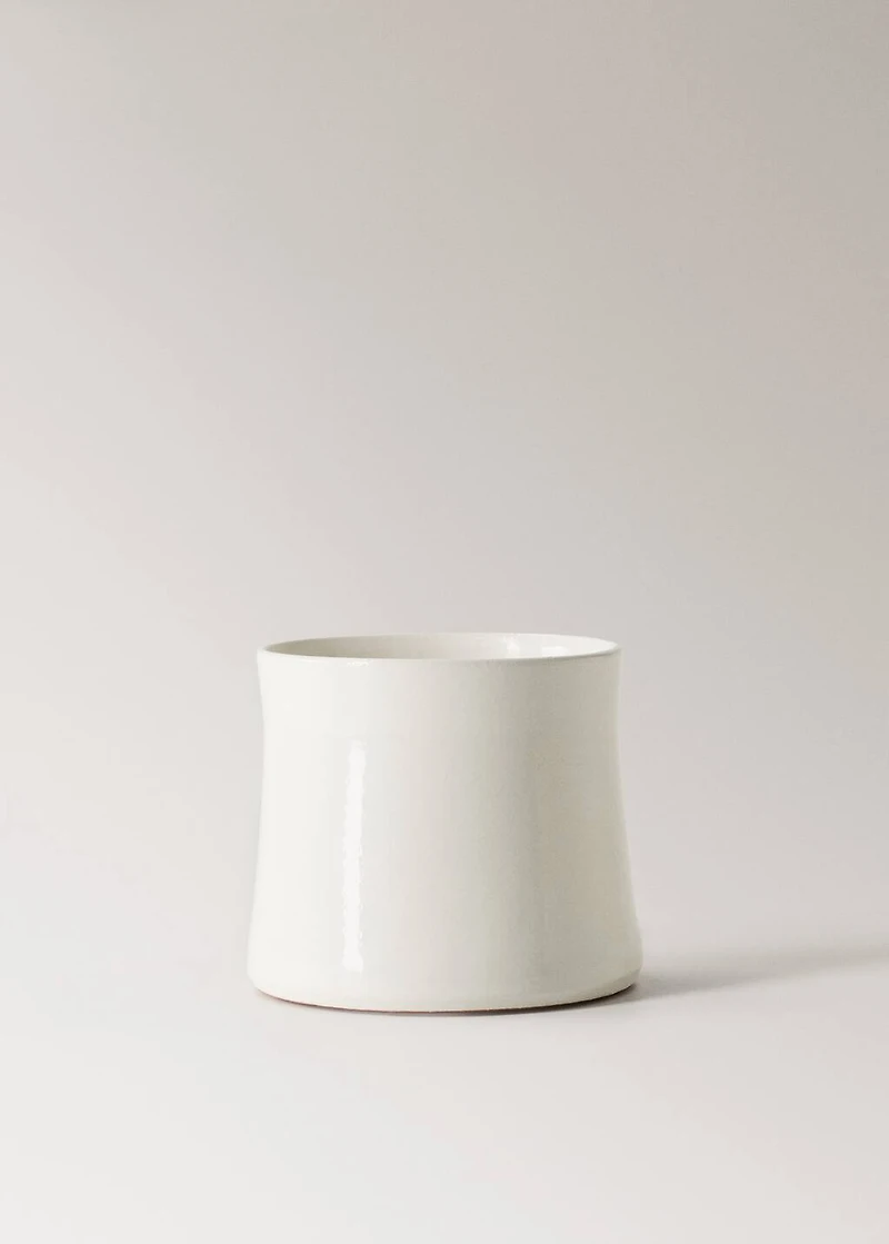 Medium terracotta planter