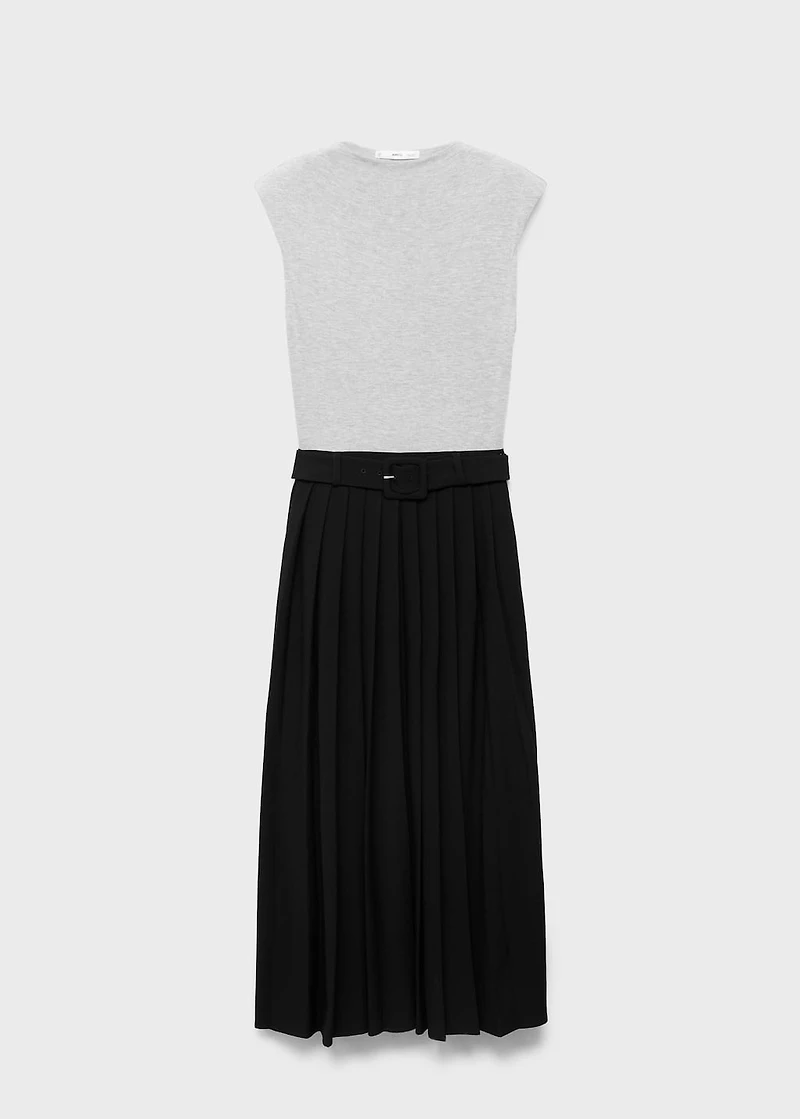 Contrasting belt dress
