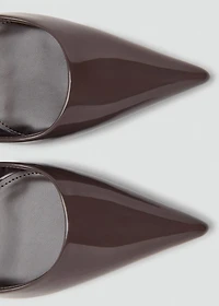 Pointed shoes with patent leather effect