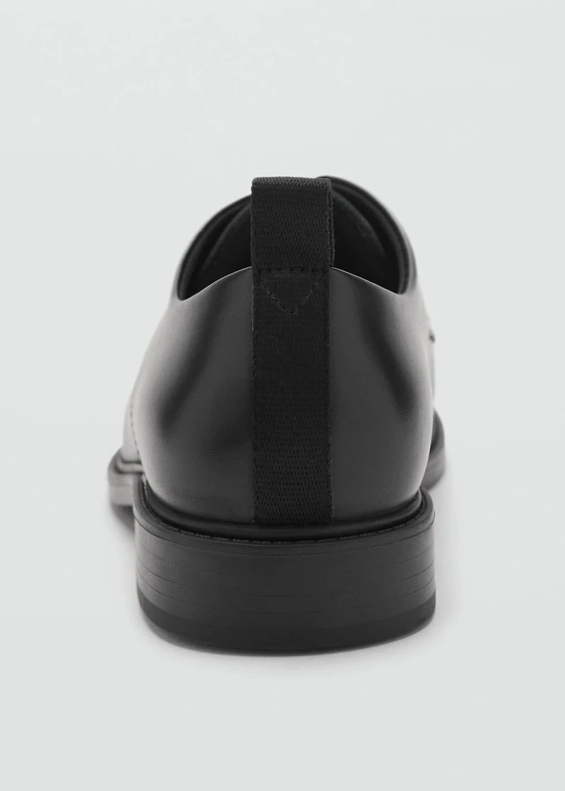 Oxford style leather shoe