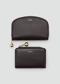 Oval wallet with mini-beads