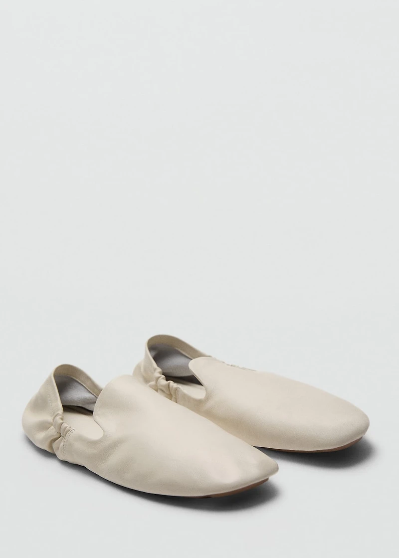 100% leather gathered shoes
