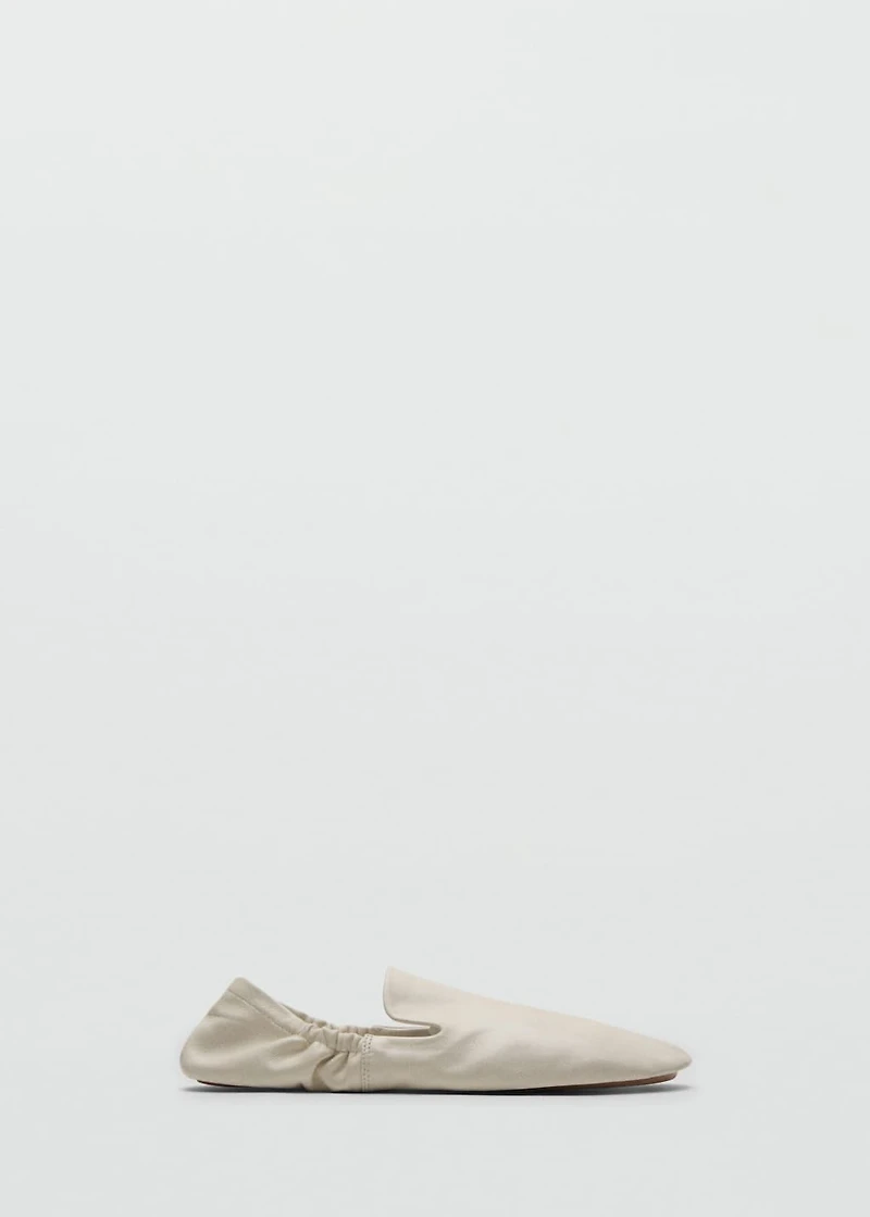 100% leather gathered shoes