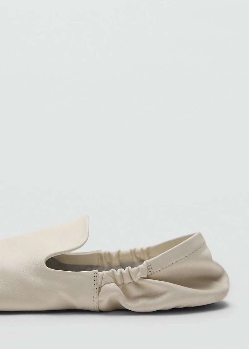 100% leather gathered shoes