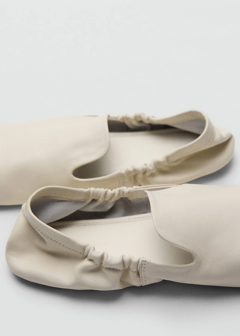 100% leather gathered shoes