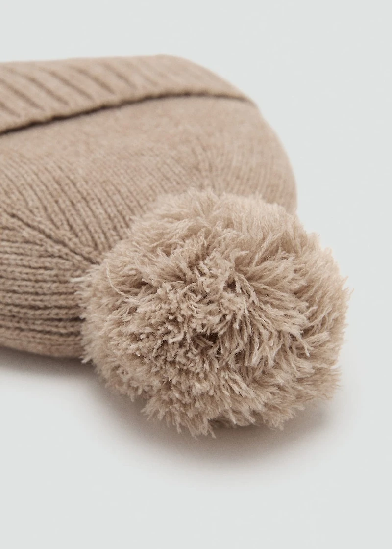Knitted bobble hat