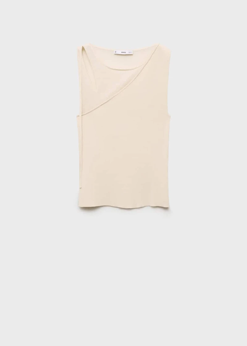 Knitted top with cut-out