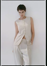 Suit vest with buttons