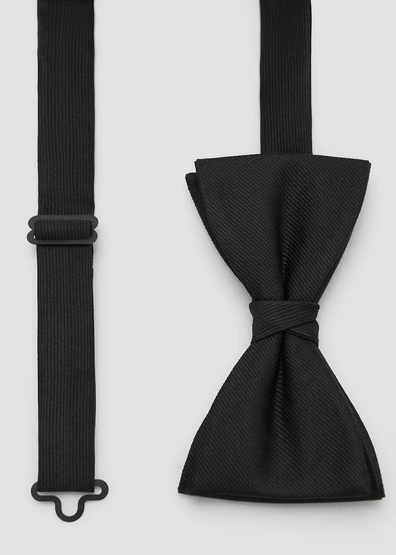 Classic bow tie with microstructure