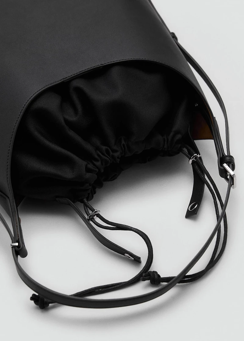 Shopper bag with buckle
