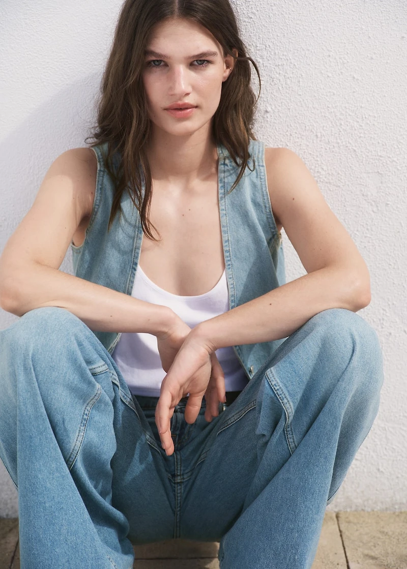 High-waisted wide-leg jeans