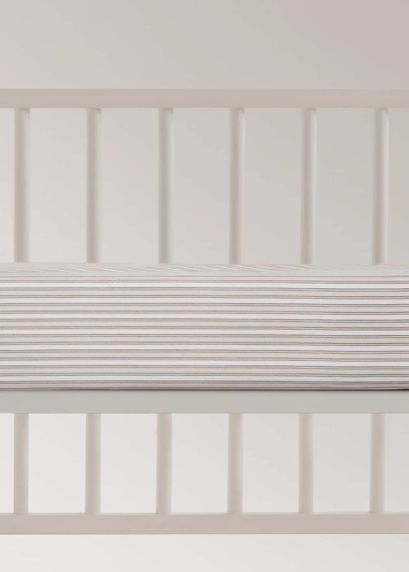 Percale cotton fitted sheet with fine-stripe print for cot