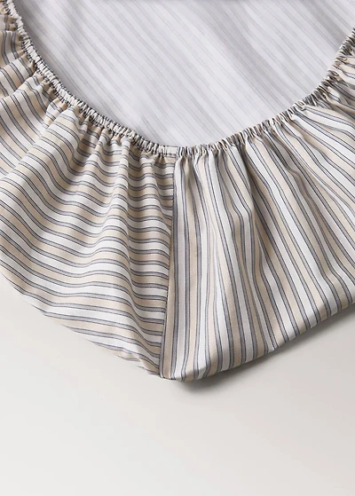 Percale cotton fitted sheet with fine-stripe print for cot