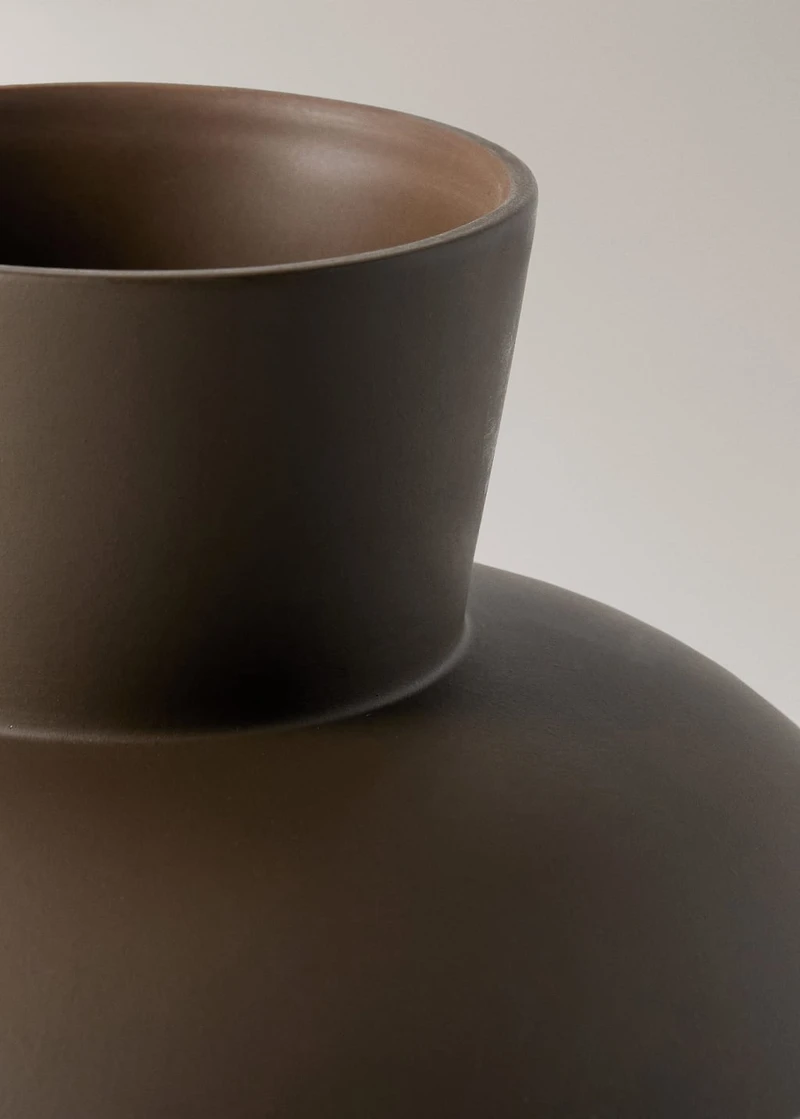 Medium matte-finish earthenware vase