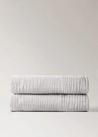 Children's blanket with contrasting finish