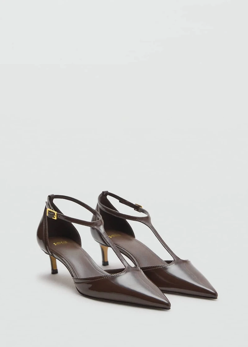 Kitten-heel patent leather shoes