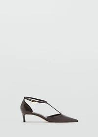 Kitten-heel patent leather shoes