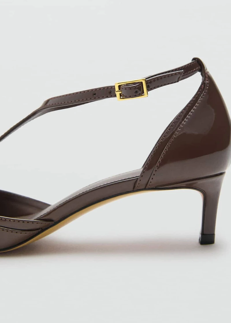 Kitten-heel patent leather shoes