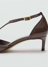 Kitten-heel patent leather shoes